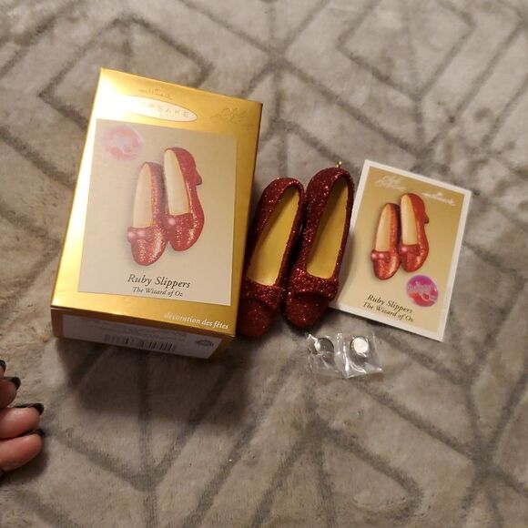 Ruby Red Slippers Dorothy Wizard of Oz Vintage Hallmark Club Exclusive MIB 2005 - Picture 5 of 10